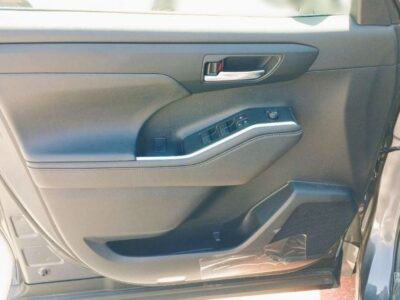 2024 Toyota Highlander GLE 2.5L 4 Cylinders Hybrid Engine Grey Black SUV GCC Specs