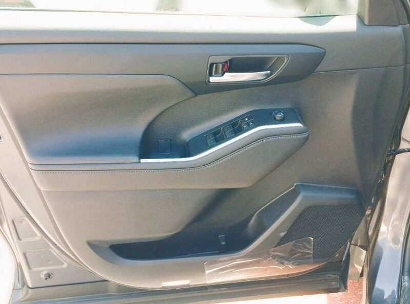 2024 Toyota Highlander GLE 2.5L 4 Cylinders Hybrid Engine Grey Black SUV GCC Specs