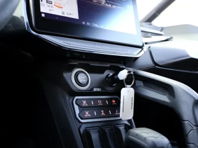 2026 Can-am Maverick MAX 3 Cylinders Petrol Engine Blue Black CARBON PACKAGE