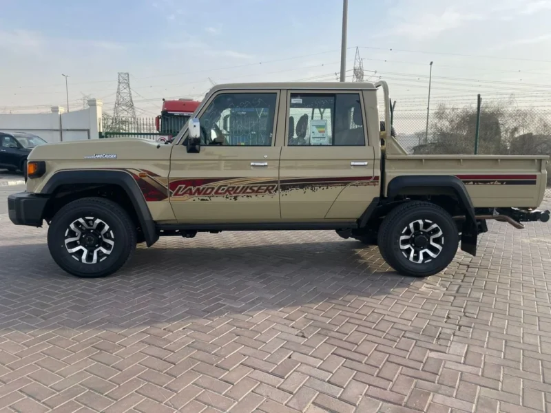 2026 TOYOTA LANDCRUISER PICKUP DOUBLE CABIN 4.0L 6 Cylinders Beige Brown Pickup