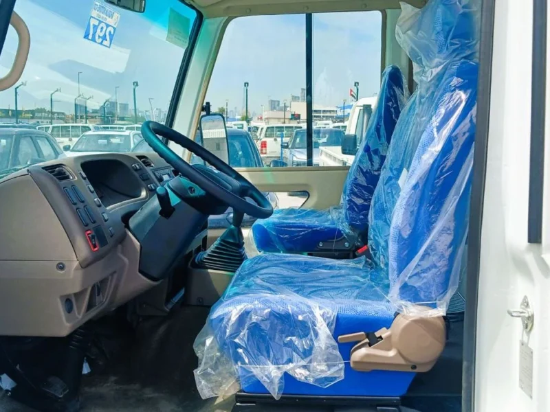 2026 Mitsubishi Rosa 4.2L 6 Cylinder Diesel Engine 33-Seater White Blue Bus GCC Specs