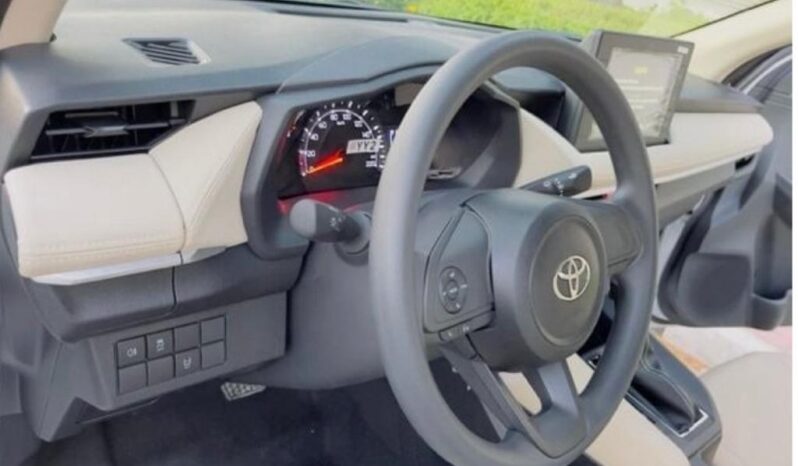 2023 Toyota Yaris 1.5 Litres 4 Cylinders Petrol Engine White Beige Sedan FWD