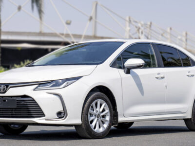 2024 Toyota Corolla 2.0 Litres Inline 4-cylinder Petrol Engine White Black Sedan FWD