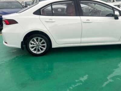 2024 Toyota Corolla 1.8 Litres Hybrid 4-cylinder Engine White Red Sedan AWD