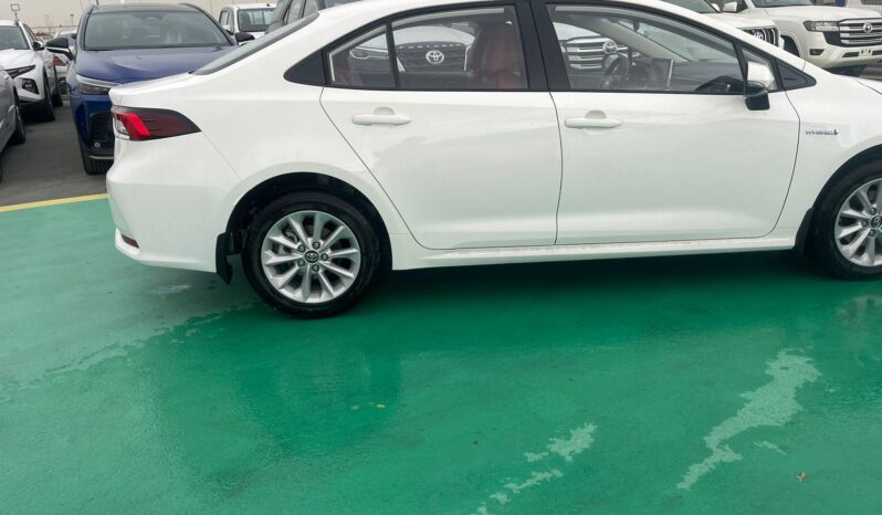 2024 Toyota Corolla 1.8 Litres Hybrid 4-cylinder Engine White Red Sedan AWD