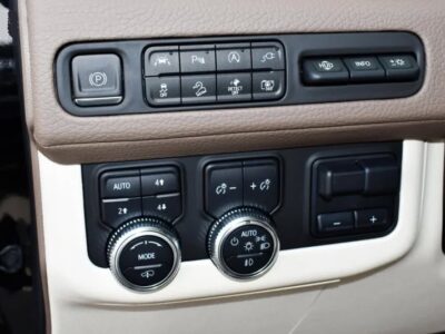 2022 GMC Yukon Denali 6.2L EcoTec3 V8 Petrol Engine White Beige SUV 4WD