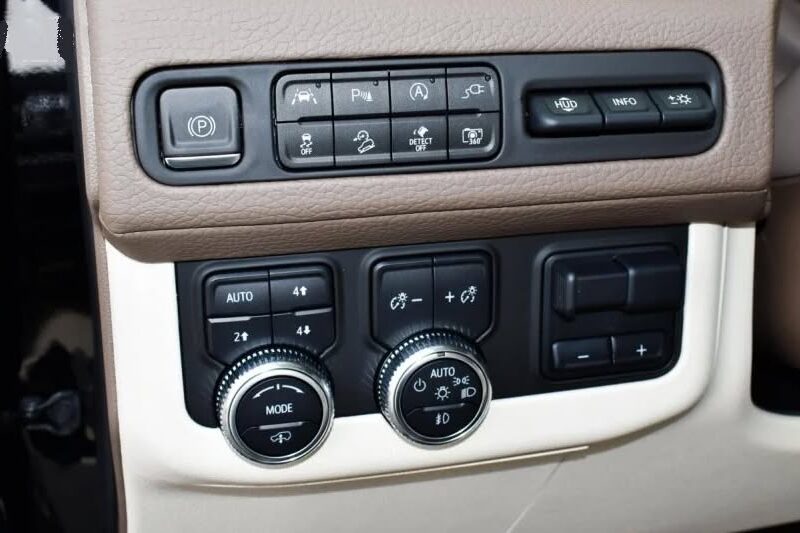 2022 GMC Yukon Denali 6.2L EcoTec3 V8 Petrol Engine White Beige SUV 4WD