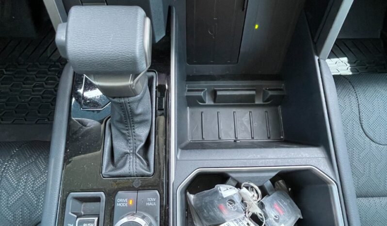 2024 Toyota Tundra 3.4L twin-turbo V6 Petrol Engine White Black Pick-Up Truck 4WD