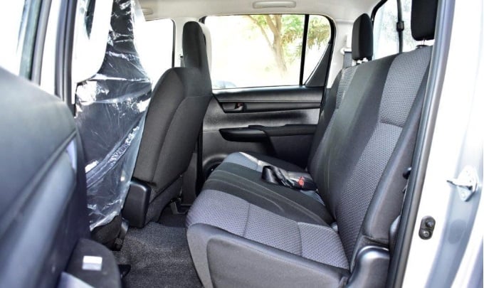 2022 Toyota Hilux 2.4L 4 Cylinder Diesel Engine MID Option Silver Black Pickup Truck