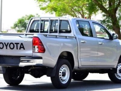 2022 Toyota Hilux 2.4L 4 Cylinder Diesel Engine MID Option Silver Black Pickup Truck