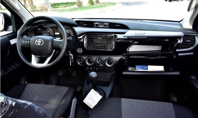 2022 Toyota Hilux 2.4L 4 Cylinder Diesel Engine MID Option Silver Black Pickup Truck