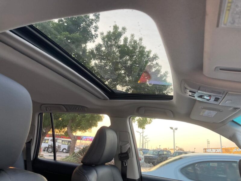 2017 Toyota Landcruiser Prado Altitude 2.8-liter 4-cylinder Turbodiesel Silver Black SUV