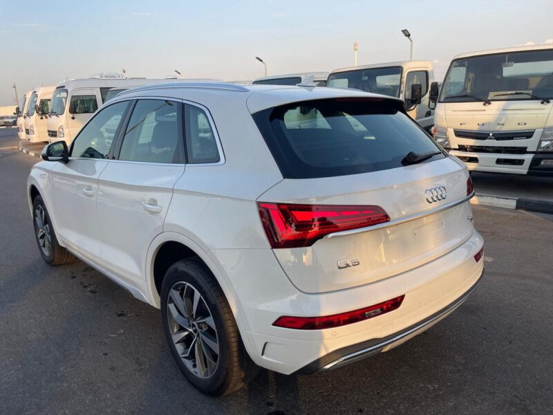 2022 Audi Q5 40 TDI Quattro 2.0L Turbo Diesel 4 Cylinder Engine White Black SUV