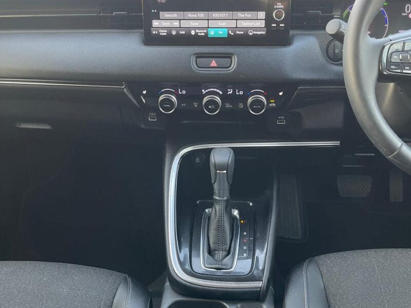 2023 Honda HR-V HEV 1.5 Litres 4-cylinder Petrol + Hybrid Motor Red Grey SUV