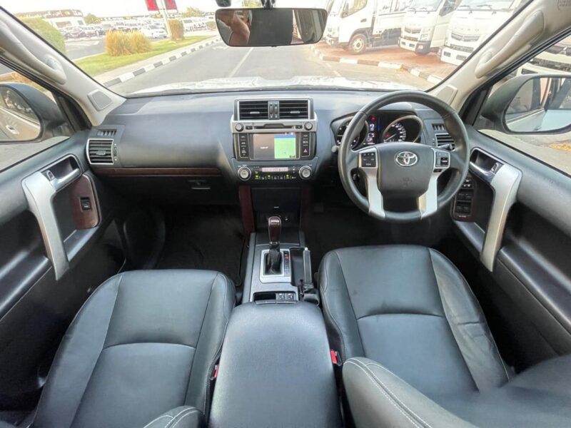 2017 Toyota Landcruiser Prado Altitude 2.8-liter 4-cylinder Turbodiesel Silver Black SUV