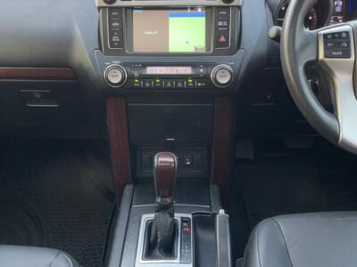 2017 Toyota Landcruiser Prado Altitude 2.8-liter 4-cylinder Turbodiesel Silver Black SUV