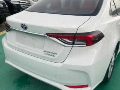 2024 Toyota Corolla 1.8 Litres Hybrid 4-cylinder Engine White Red Sedan AWD