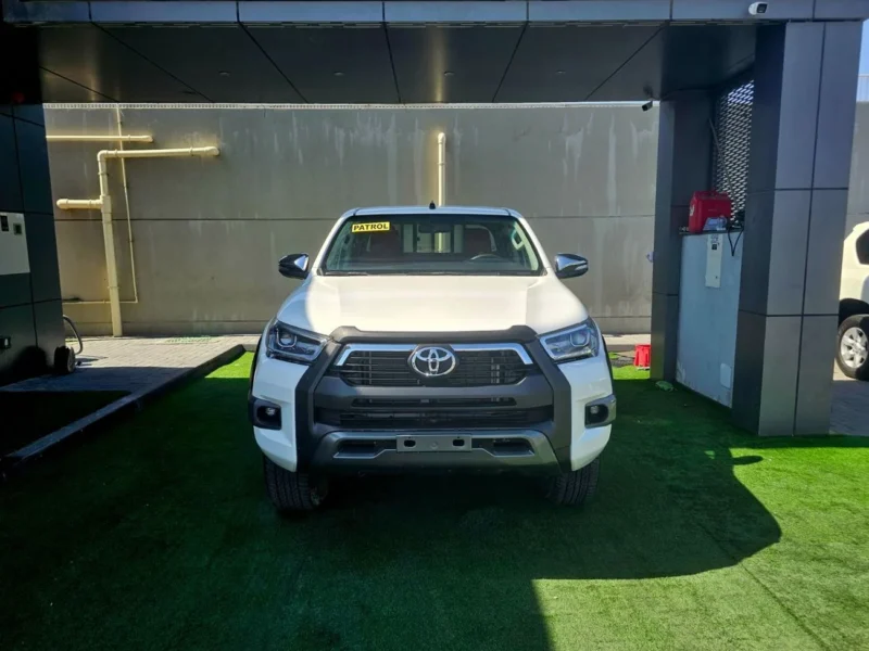 2024 Toyota Hilux SR5 2.7 Litres V4 Petrol Engine White Red Pickup Truck 4WD