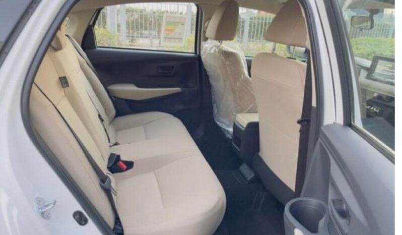 2023 Toyota Yaris 1.5 Litres 4 Cylinders Petrol Engine White Beige Sedan FWD