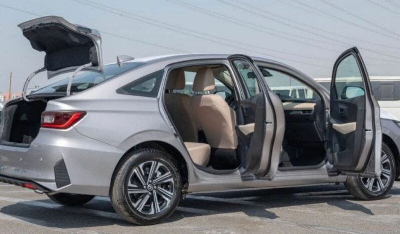 2023 Toyota Yaris 1.5 Litres 4 Cylinders Petrol Engine Silver Beige Sedan FWD