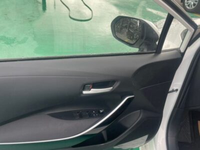 2024 Toyota Corolla 1.8 Litres Hybrid 4-cylinder Engine White Red Sedan AWD