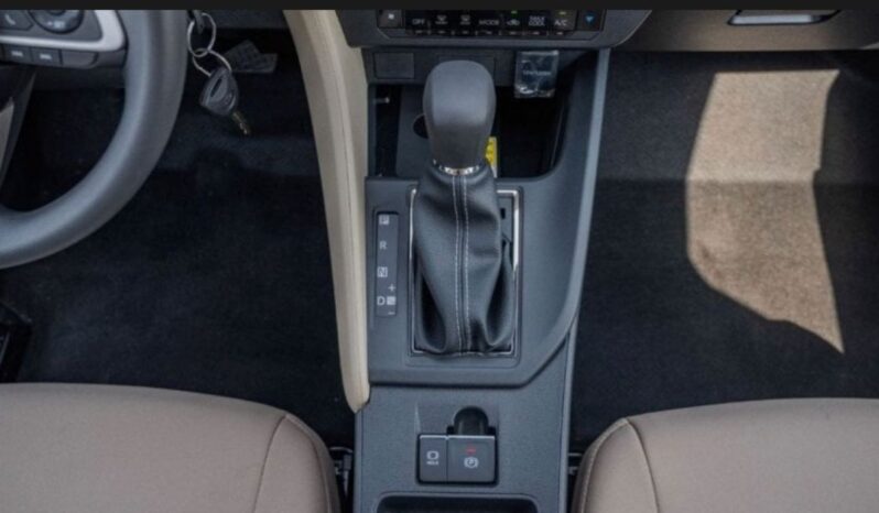 2023 Toyota Yaris 1.5 Litres 4 Cylinders Petrol Engine Silver Beige Sedan FWD