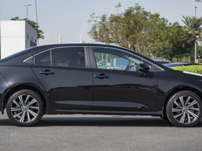 2024 Toyota Corolla 2.0 Litres Inline 4-cylinder Petrol Engine Black Sedan FWD
