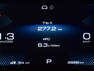 2025 Chevrolet Captiva Premier 4 Cylinders Petrol Engine White Beige SUV GCC Specs