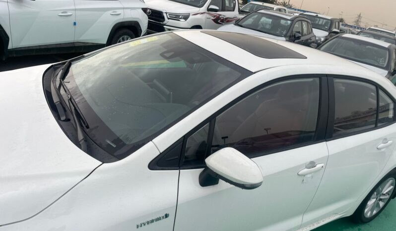 2024 Toyota Corolla 1.8 Litres Hybrid 4-cylinder Engine White Red Sedan AWD