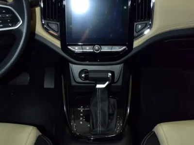 2025 Chevrolet Captiva Premier 4 Cylinders Petrol Engine White Beige SUV GCC Specs