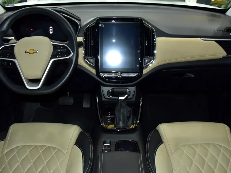 2025 Chevrolet Captiva Premier 4 Cylinders Petrol Engine White Beige SUV GCC Specs