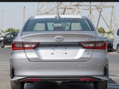 2023 Toyota Yaris 1.5 Litres 4 Cylinders Petrol Engine Silver Beige Sedan FWD