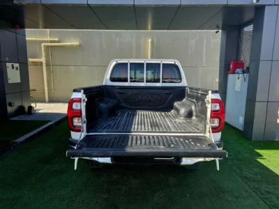 2024 Toyota Hilux SR5 2.7 Litres V4 Petrol Engine White Red Pickup Truck 4WD