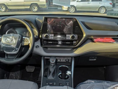 2024 Toyota Highlander 2.5 Litres 4 Cylinder Hybrid Engine Black Grey SUV Automatic