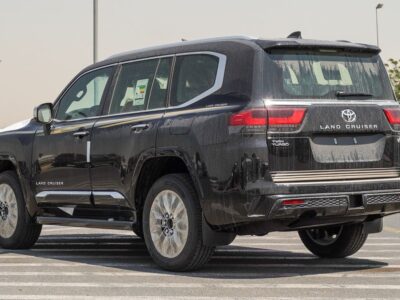 2025 Toyota Land Cruiser VXR 3.5L 6 Cylinder TWIN TURBO Black Red SUV GCC Specs