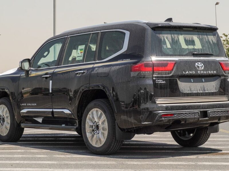 2025 Toyota Land Cruiser VXR 3.5L 6 Cylinder TWIN TURBO Black Red SUV GCC Specs