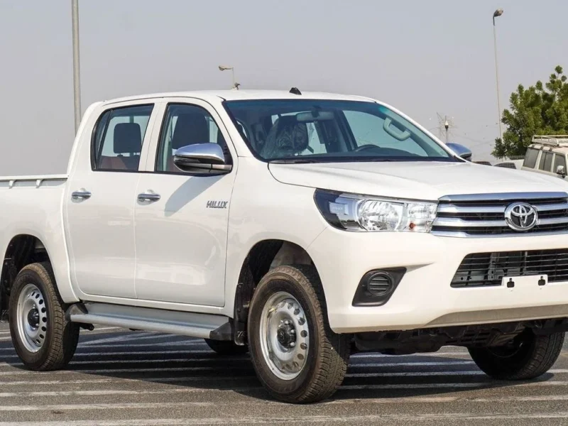 2025 Toyota Hilux DLX 2.7L 4 Cylinder Petrol Engine 4WD AT White Red Pickup Truck GCC