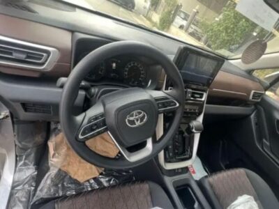 2023 Toyota Innova 2.4 Litres 4 Cylinders Diesel Engine Silver Brown MPV RWD