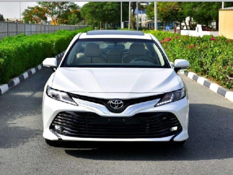 2022 Toyota Camry SE 2.5 Litres 4 Cylinder Petrol Engine White Beige Sedan FWD