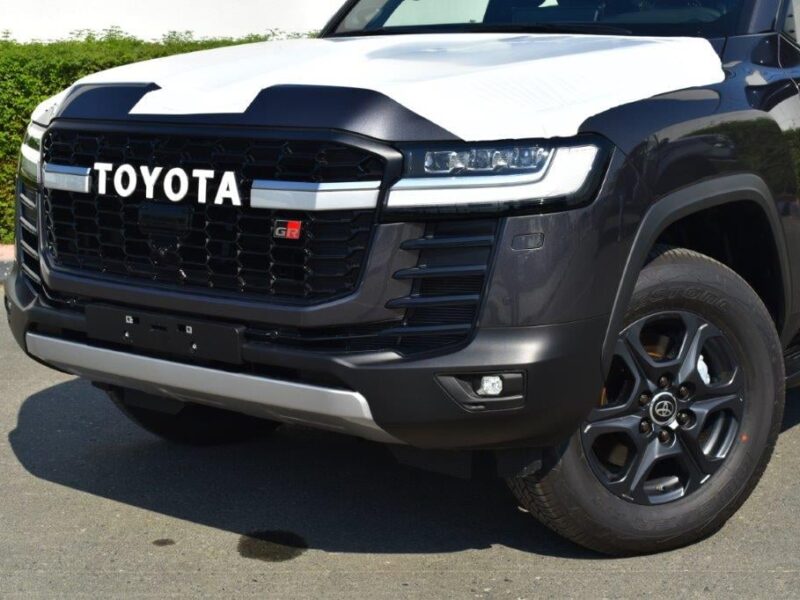 2022 Toyota Land Cruiser 300 GR Sport 3.3L V6 Diesel Twin Turbo Grey Red SUV 4WD