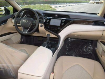 2022 Toyota Camry SE 2.5 Litres 4 Cylinder Petrol Engine White Beige Sedan FWD