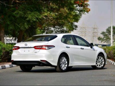 2022 Toyota Camry SE 2.5 Litres 4 Cylinder Petrol Engine White Beige Sedan FWD