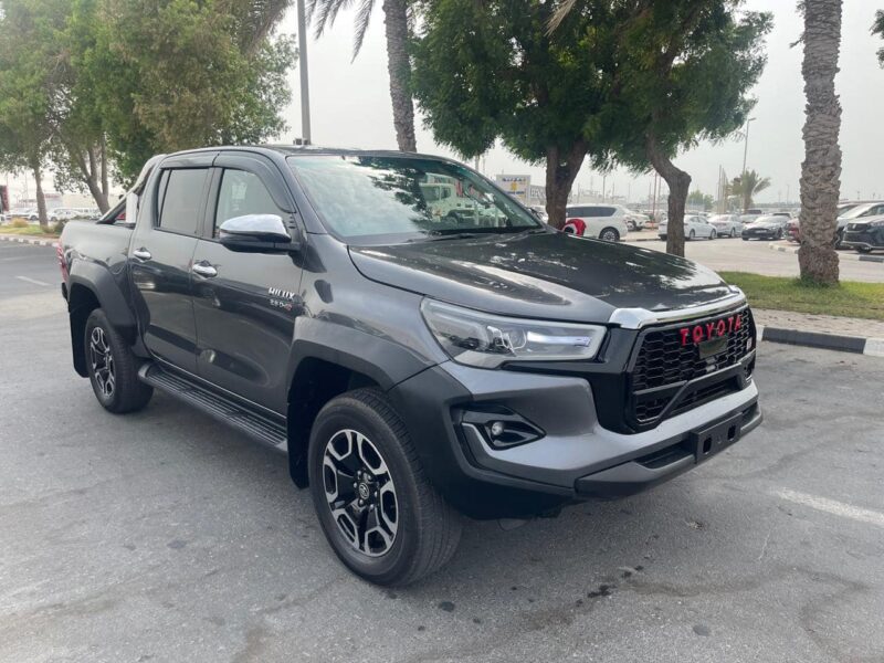 2023 Toyota Hilux SR5 2.8-litre turbocharged 4-cylinder Diesel Engine Grey Black Pickup