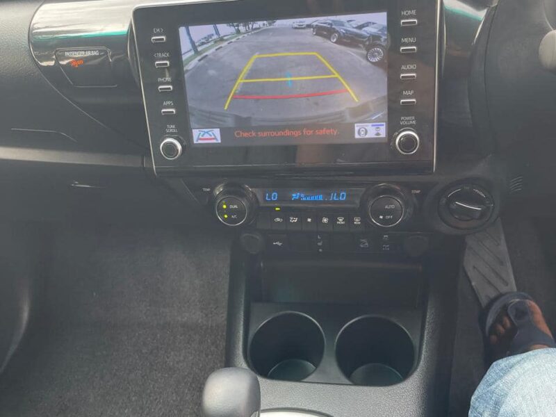 2023 Toyota Hilux SR5 2.8-litre turbocharged 4-cylinder Diesel Engine Grey Black Pickup