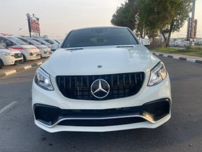 2019 Mercedes-Benz GLE 350d 4MATIC 2.9-liter Turbocharged Diesel V6 White Black SUV