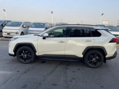 2021 Toyota RAV 4 Cruiser Hybrid 2.5 Litres 4 Cylinders Engine White Black SUV AWD
