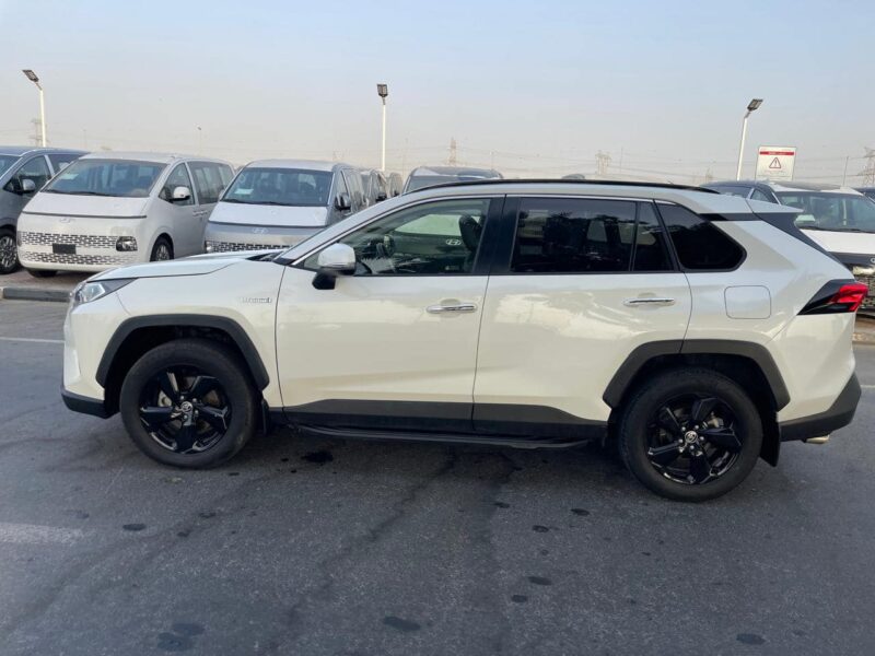 2021 Toyota RAV 4 Cruiser Hybrid 2.5 Litres 4 Cylinders Engine White Black SUV AWD