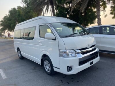 2018 Toyota HiAce Commuter SLWB 3.0 Litre 4 Cylinders Diesel Engine White Grey Van
