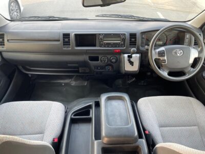 2018 Toyota HiAce Commuter SLWB 3.0 Litre 4 Cylinders Diesel Engine White Grey Van