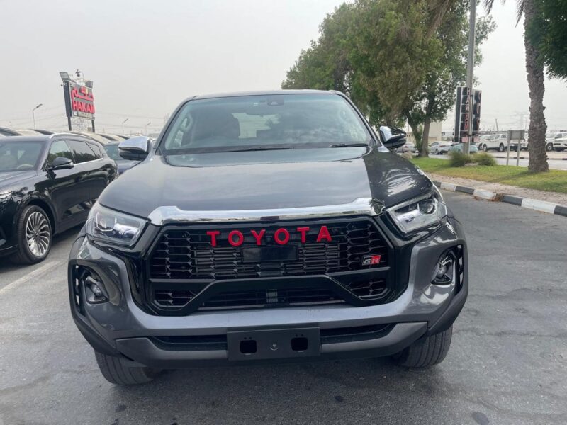 2023 Toyota Hilux SR5 2.8-litre turbocharged 4-cylinder Diesel Engine Grey Black Pickup